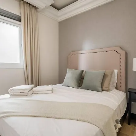 Luxurious 7 Bed Frontline Golf In La Quinta Villa Malaga