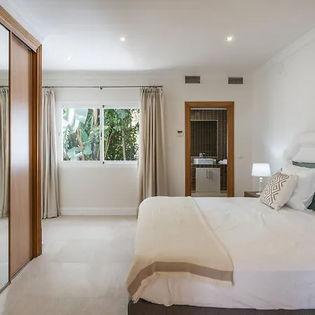 Luxurious 7 Bed Frontline Golf In La Quinta Villa Malaga