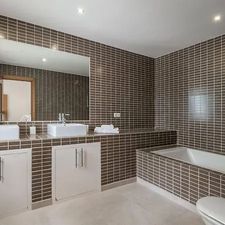 Luxurious 7 Bed Frontline Golf In La Quinta Villa Malaga